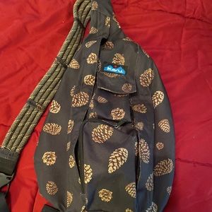 EUC Kavu pinecone bag!